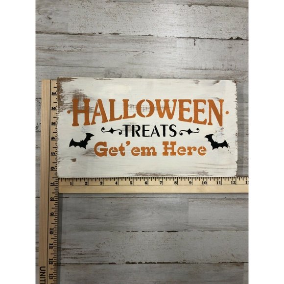 Halloween Treats Get Em Here Wall Hanging - Picture 4 of 4